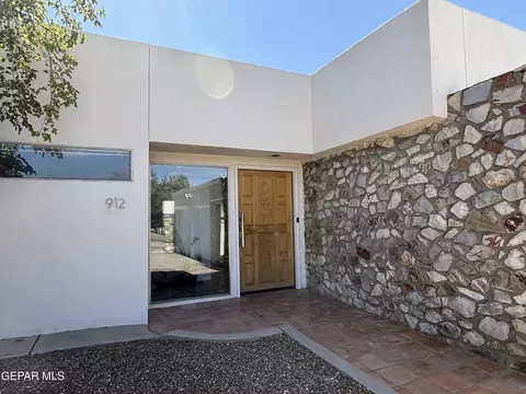 912 Thunderbird Dr, El Paso, TX 79912