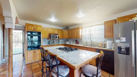Kitchen - 12421 N Loop Dr, Clint, TX 79836 photo 4 of 4