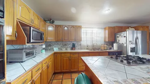 Kitchen - 12421 N Loop Dr, Clint, TX 79836 photo 2 of 4