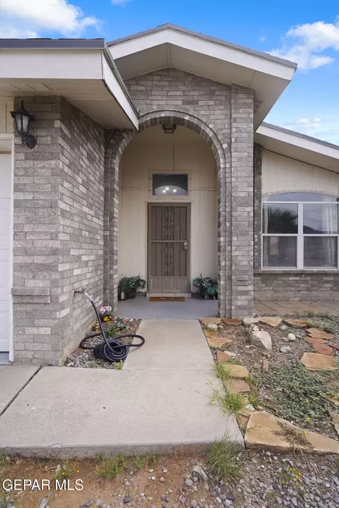 11368 Loma Linda Cir, El Paso, TX 79934