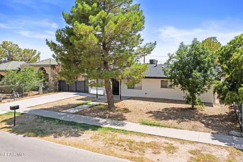 10736 Donna Marie Dr, Socorro, TX 79927