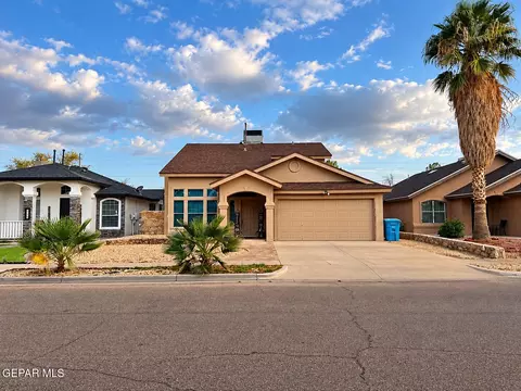 10200 Montreal Cir, Socorro, TX 79927
