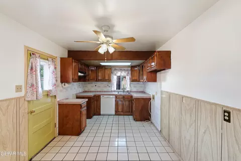 Kitchen - 232 Mango Rd, El Paso, TX 79915 photo 2 of 2