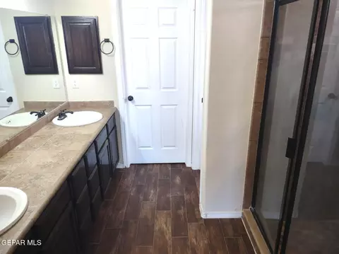 Bath - 633 Bariloche Dr, Anthony, TX 79821 photo 1 of 2