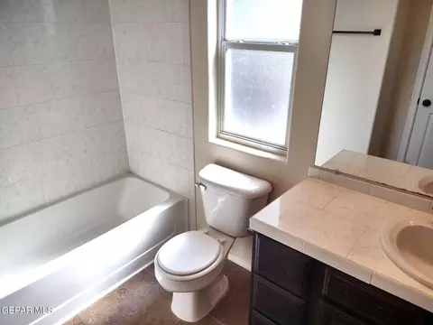 Bath - 633 Bariloche Dr, Anthony, TX 79821 photo 2 of 2