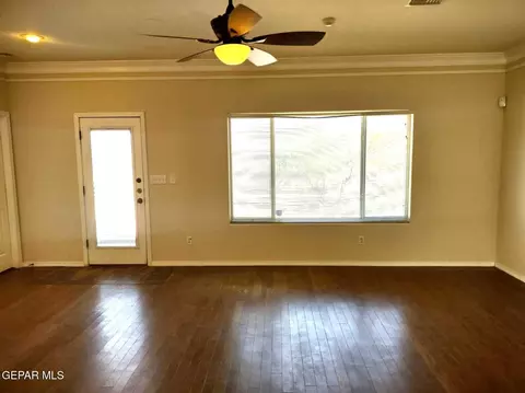 Living - 633 Bariloche Dr, Anthony, TX 79821 photo 2 of 7