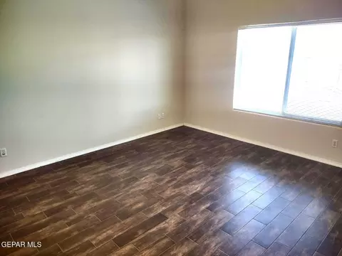 Living - 633 Bariloche Dr, Anthony, TX 79821 photo 6 of 7