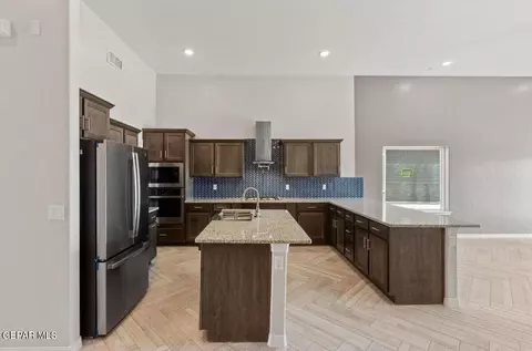 Kitchen - 11479 Eclipse Dr, Socorro, TX 79927 photo 2 of 3