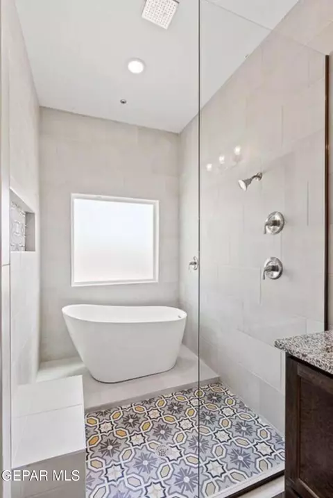 Bath - 11479 Eclipse Dr, Socorro, TX 79927 photo 2 of 3