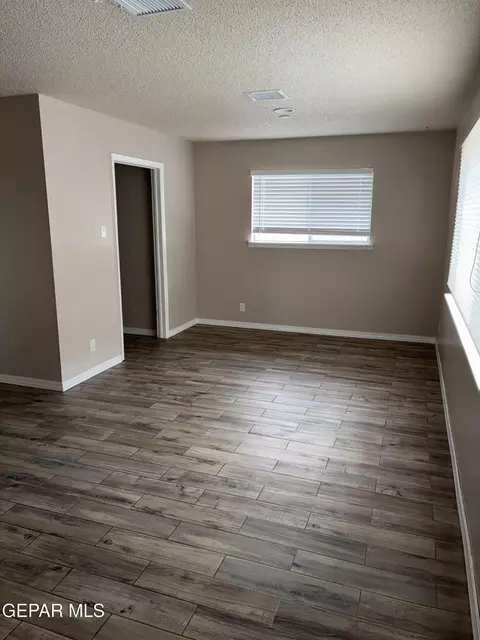 1278 Sunburst Dr, El Paso, TX 79925