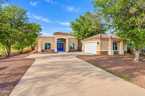 1045 Maximo St, El Paso, TX 79932