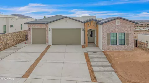 1844 War Path Dr, El Paso, TX 79911