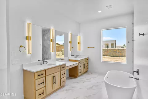 Bath - 500 Cocula Ave, El Paso, TX 79932 photo 4 of 7