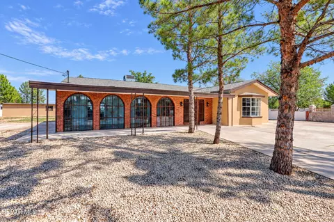 10861 Shanda Cir, Socorro, TX 79927