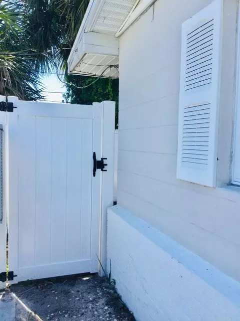 7 Circle Ave, Melbourne, FL 32935 photo 2