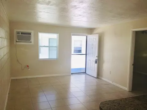 7 Circle Ave, Melbourne, FL 32935 photo 4