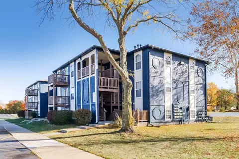 504 NE Chipman Rd, Lees Summit, MO 64063