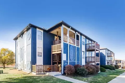504 NE Chipman Rd, Lees Summit, MO 64063