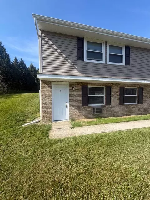 25 E 3rd Ave, Spring Grove, PA 17362