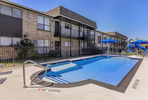 1111 Queens Rd, Pasadena, TX 77502