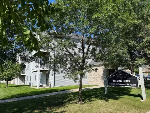 1431 35th St S, Fargo, ND 58103