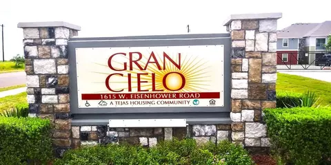 1615 W Eisenhower Rd, Rio Grande City, TX 78582