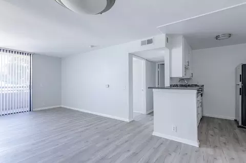 300 W Avenue 37, Los Angeles, CA 90065