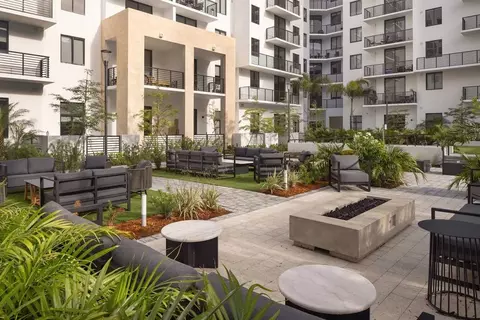 11200 Biscayne Blvd, Miami, FL 33181 photo 3