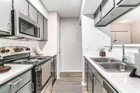 247 E Southwest Pkwy, Lewisville, TX 75067