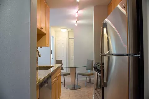 5525 N Winthrop Ave, Chicago, IL 60640 photo 9