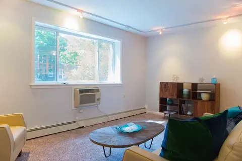 5525 N Winthrop Ave, Chicago, IL 60640 photo 7