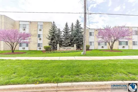 712 Villa Ave, Villa Park, IL 60181
