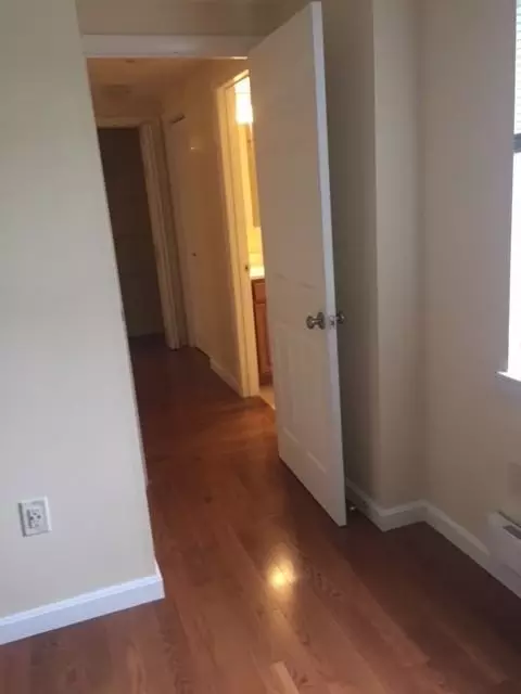 10 Center St, Merrimack, NH 03054