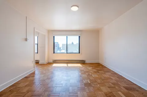 1305 NE 43rd St, Seattle, WA 98105