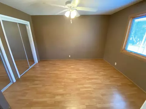 1527 W 9th St, Lawrence, KS 66044