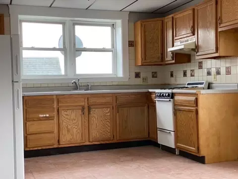 196 Jackson St, Lawrence, MA 01841 photo 2