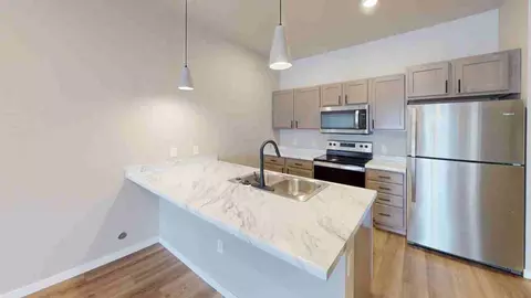 1631 4th St NE, Watertown, SD 57201