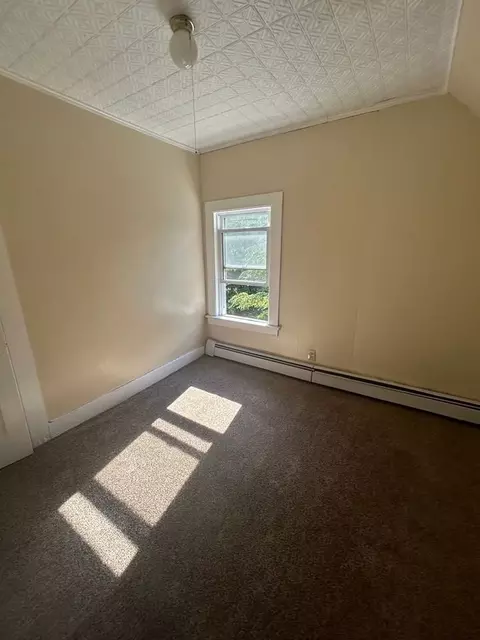 5 Oak St, Meriden, CT 06450