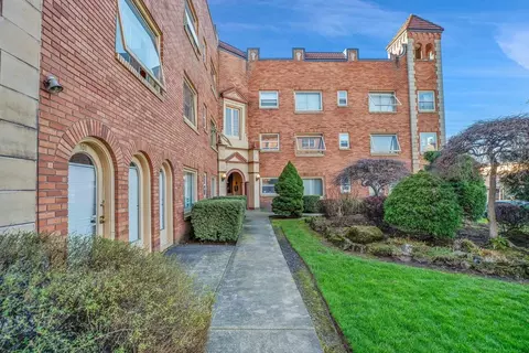2052 SE Hawthorne Blvd, Portland, OR 97214
