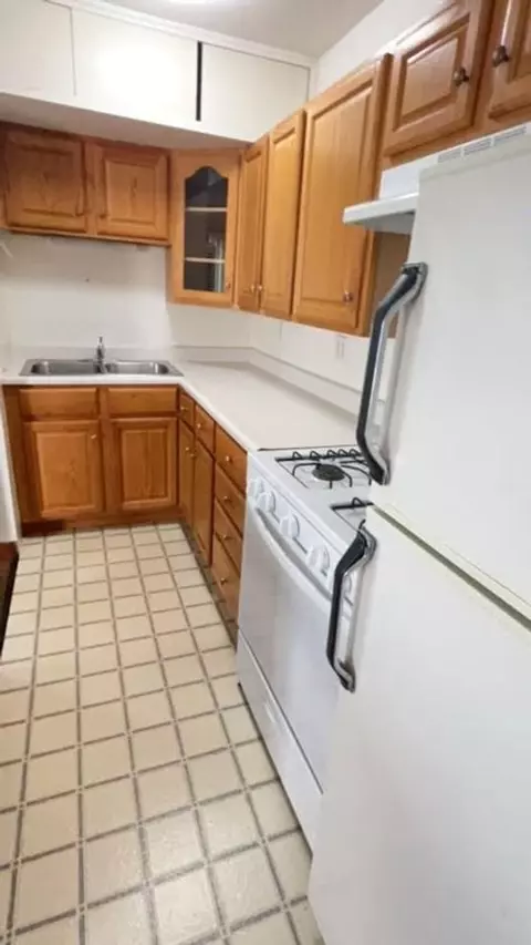 907 S 2nd St, Champaign, IL 61820 photo 3