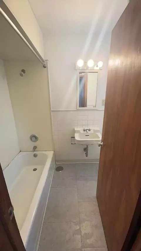 907 S 2nd St, Champaign, IL 61820 photo 8