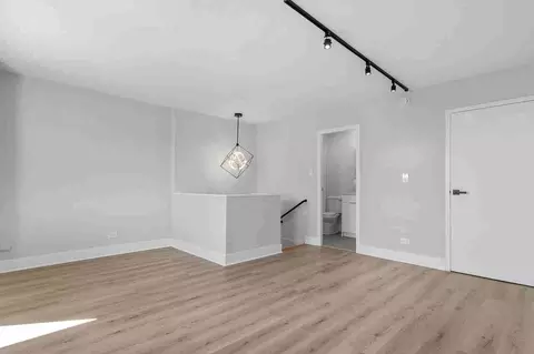 6166 N Sheridan Rd, Chicago, IL 60660 photo 17