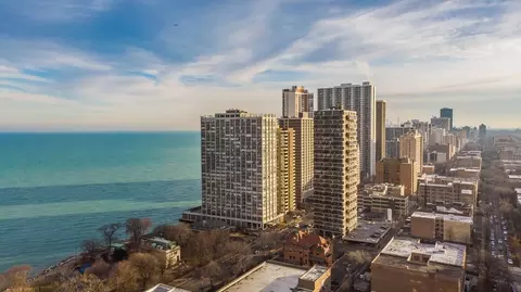 6166 N Sheridan Rd, Chicago, IL 60660 photo 8
