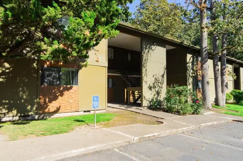 3932 Lancaster Dr NE, Salem, OR 97305