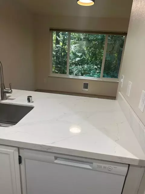 10915 NE 128th St, Kirkland, WA 98034