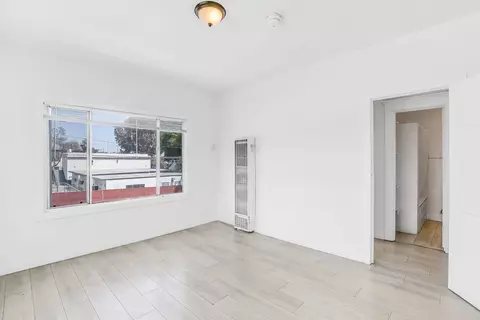 5251 S Main St, Los Angeles, CA 90037