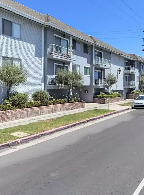 11007 Palms Blvd, Los Angeles, CA 90034