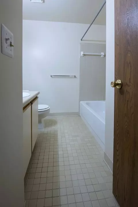 7280 Wilderness Park Dr, Westland, MI 48185