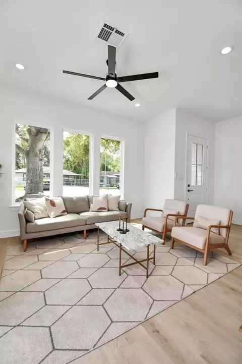 8324 Corinth St, Houston, TX 77051