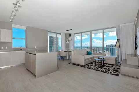 4010 S Ocean Dr, Hollywood, FL 33019